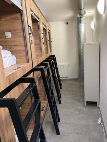 פראג Capsule Hostel Andel Centre Spirit מראה חיצוני תמונה