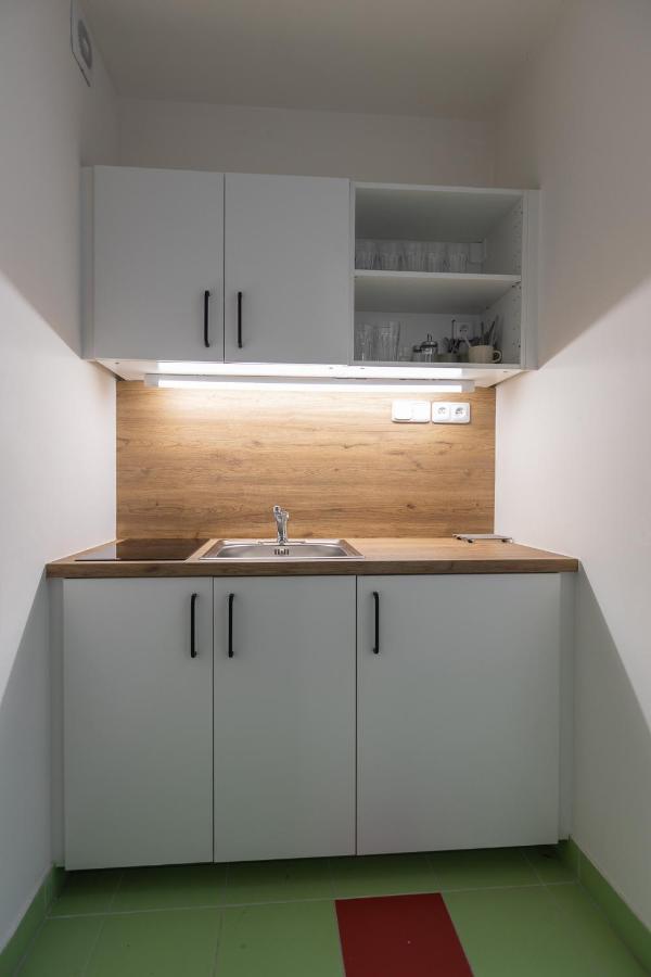 פראג Capsule Hostel Andel Centre Spirit מראה חיצוני תמונה