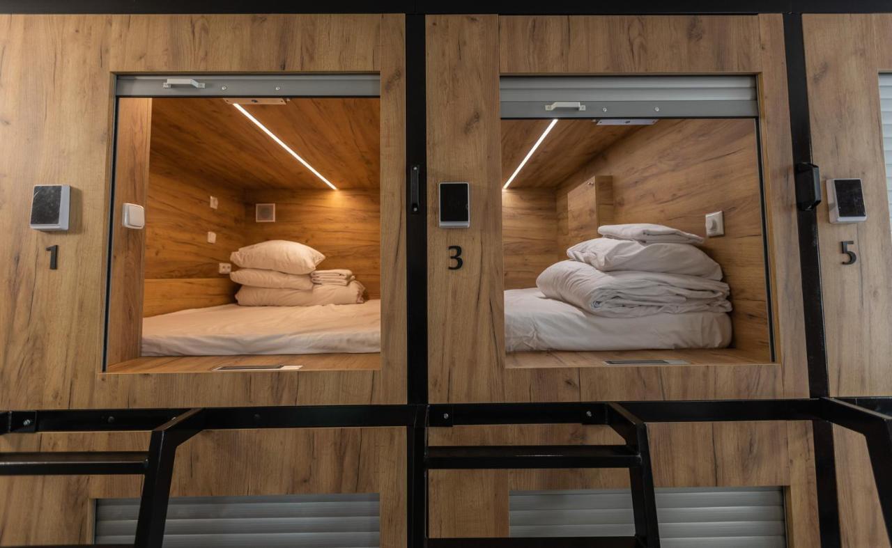 פראג Capsule Hostel Andel Centre Spirit מראה חיצוני תמונה