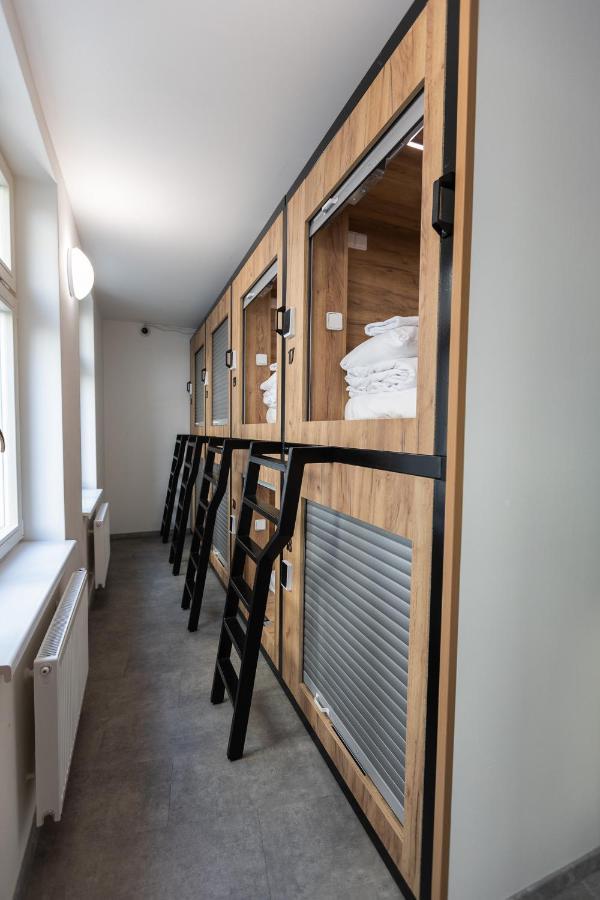 פראג Capsule Hostel Andel Centre Spirit מראה חיצוני תמונה